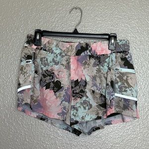Fabletics Maggie Secret Garden Shorts Floral Medium